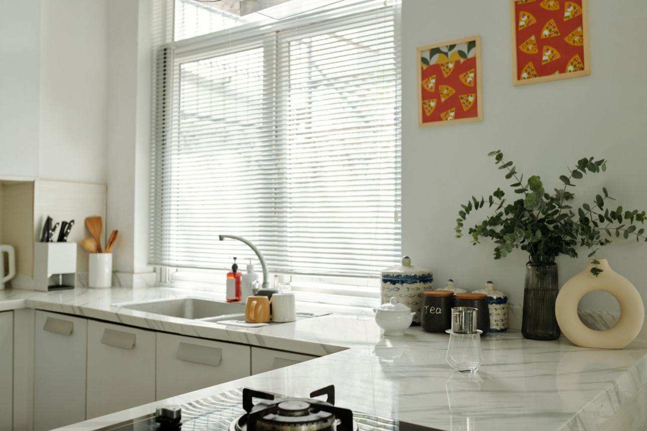 Clean kitchen by Houston Cleaning LLC