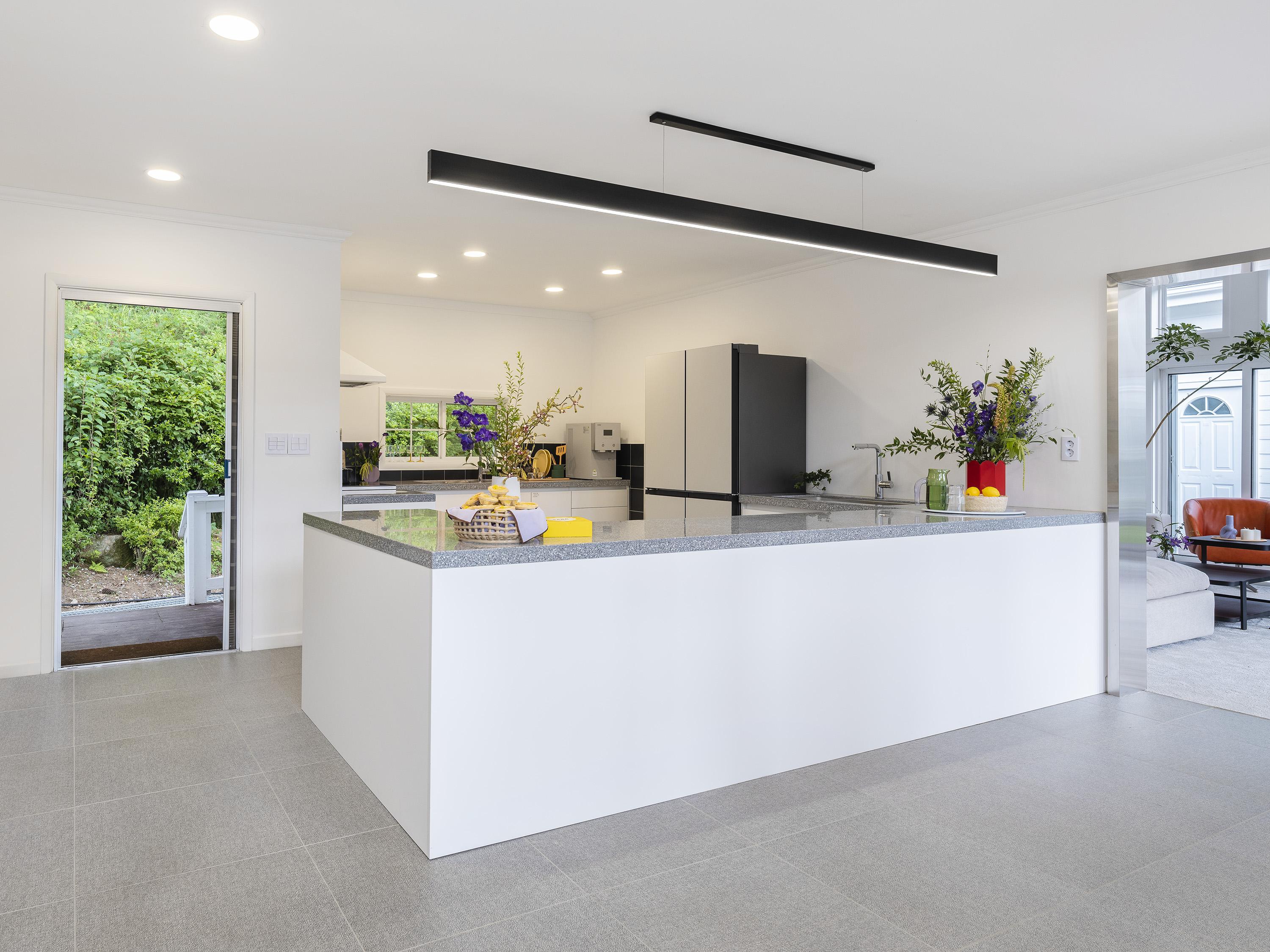 Clean kitchen by Houston Cleaning LLC